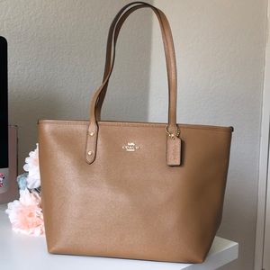 🎉SALE🎉 Coach city top zip tote